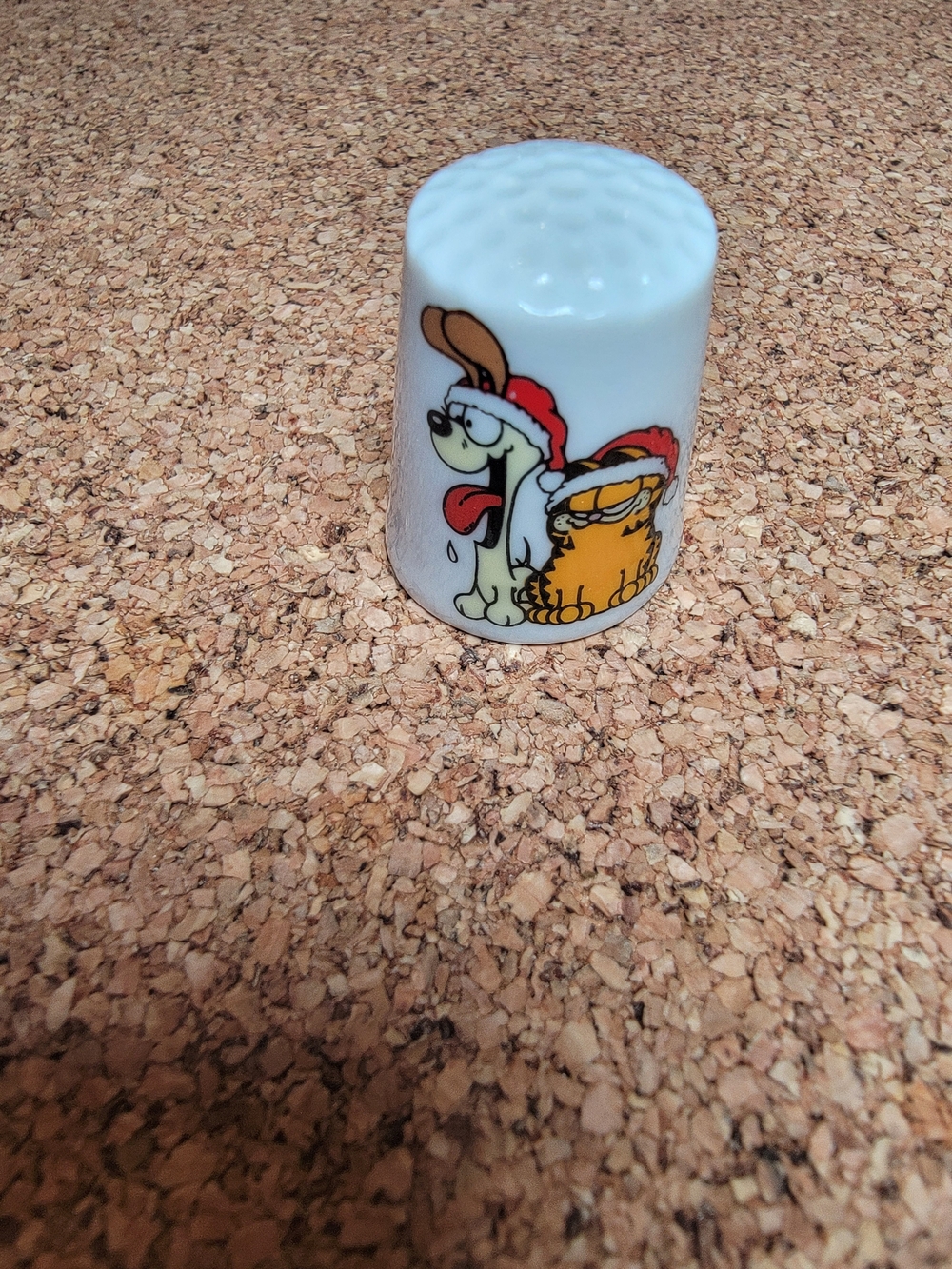 White Ceramic Garfield And Odie Decorative Thimble - Pet Graphic